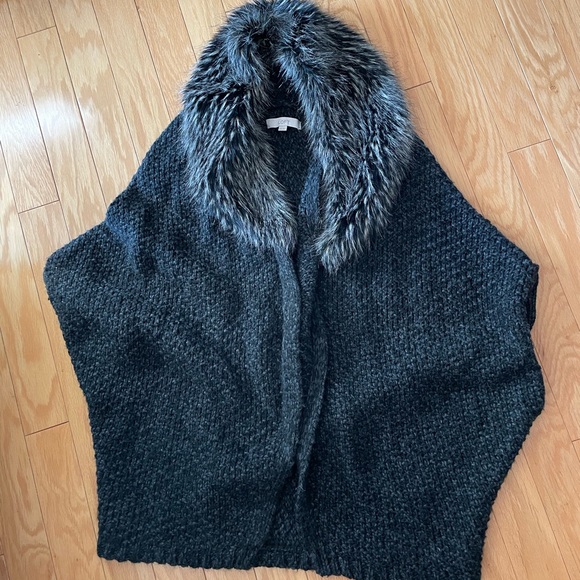 Cardigan sweater w detachable faux fur collar - Picture 1 of 5